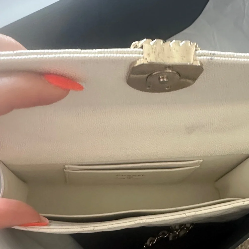 CHANEL Cream Quilted Leather Top Handle Shoulder Bag with Gold Chain